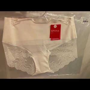 Undie-tectable Lace Hi-Hipster Panty